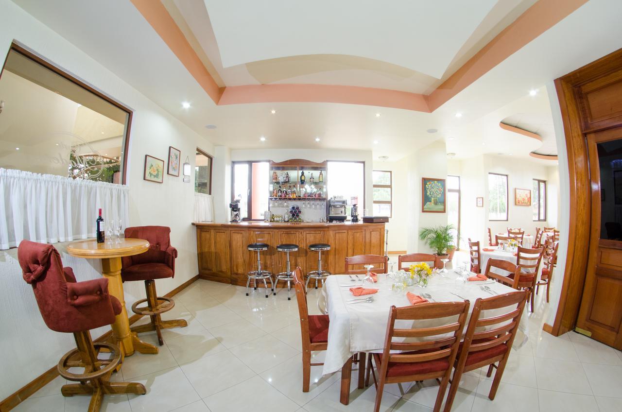 Hotel Anna Inn Olintepeque Екстер'єр фото