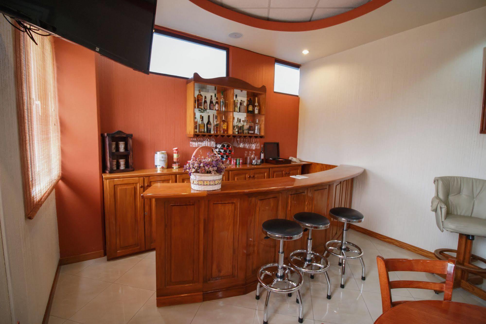 Hotel Anna Inn Olintepeque Екстер'єр фото