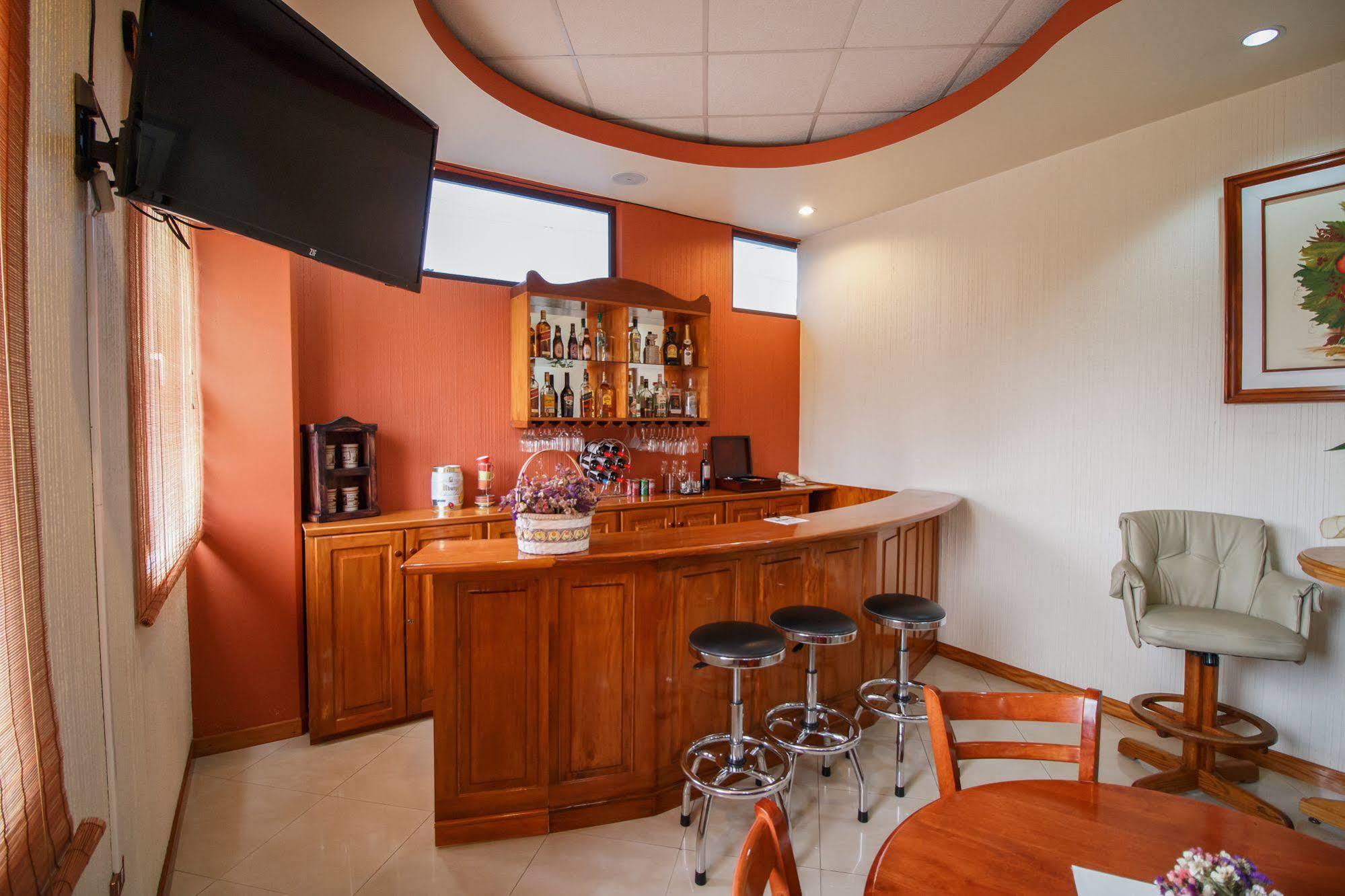Hotel Anna Inn Olintepeque Екстер'єр фото