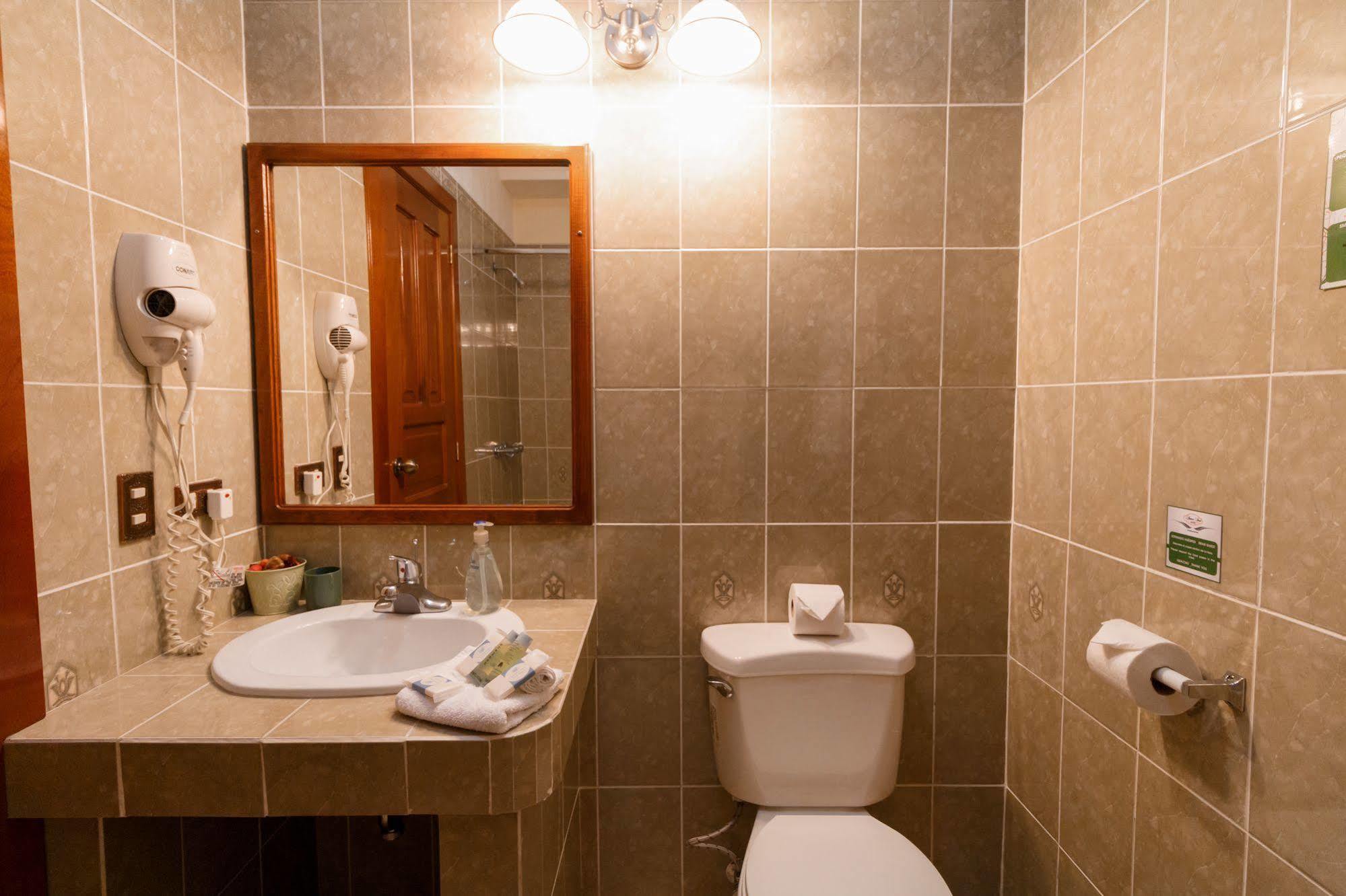 Hotel Anna Inn Olintepeque Екстер'єр фото