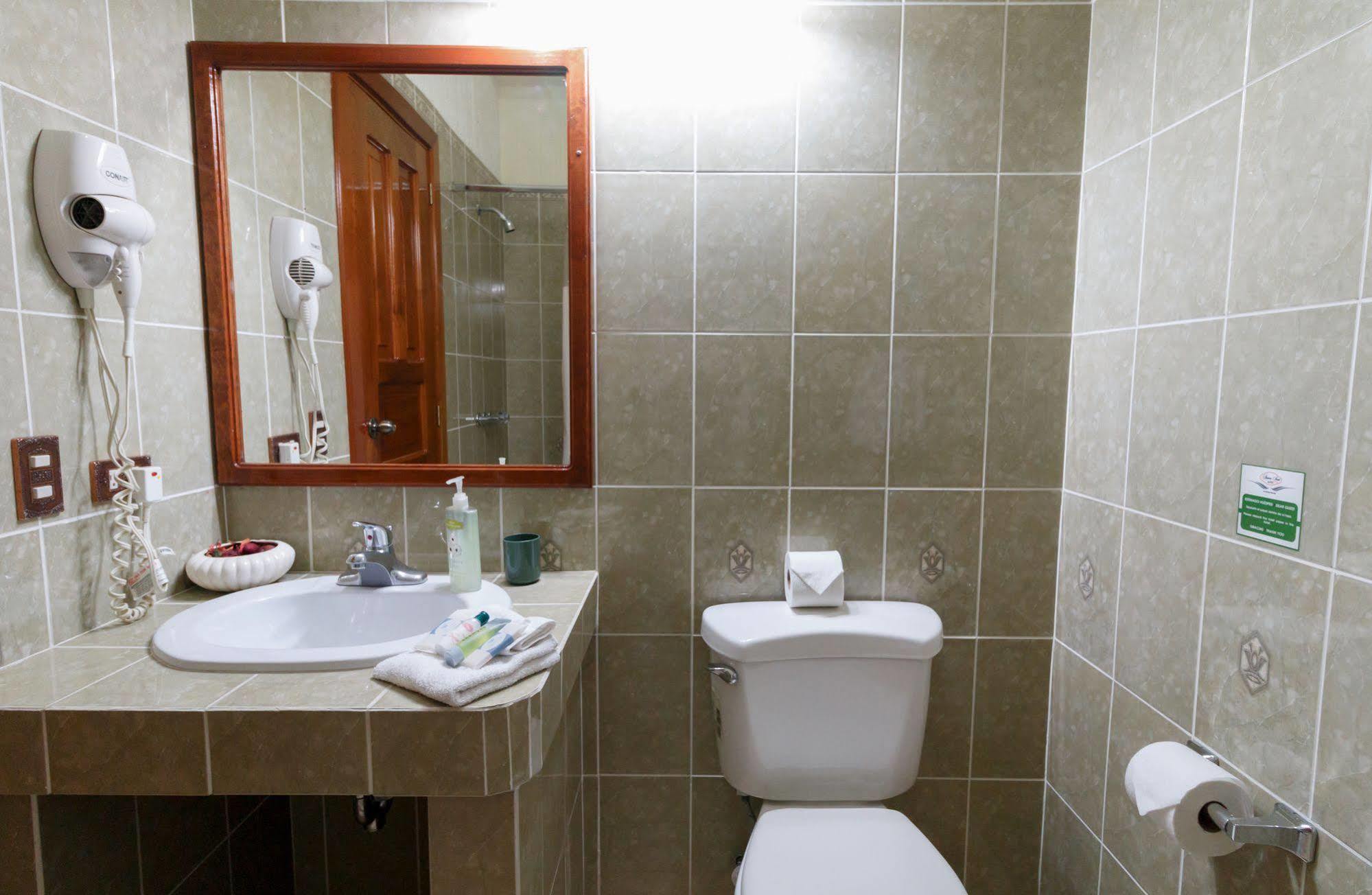Hotel Anna Inn Olintepeque Екстер'єр фото