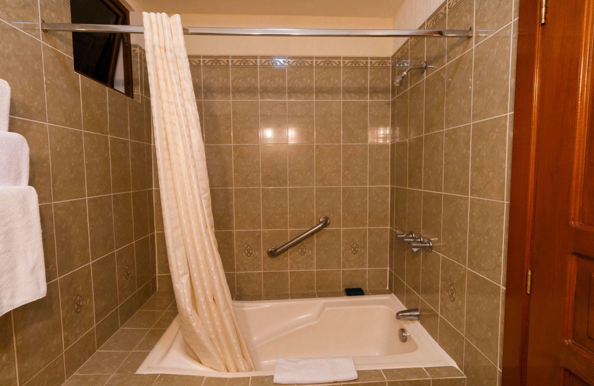 Hotel Anna Inn Olintepeque Екстер'єр фото